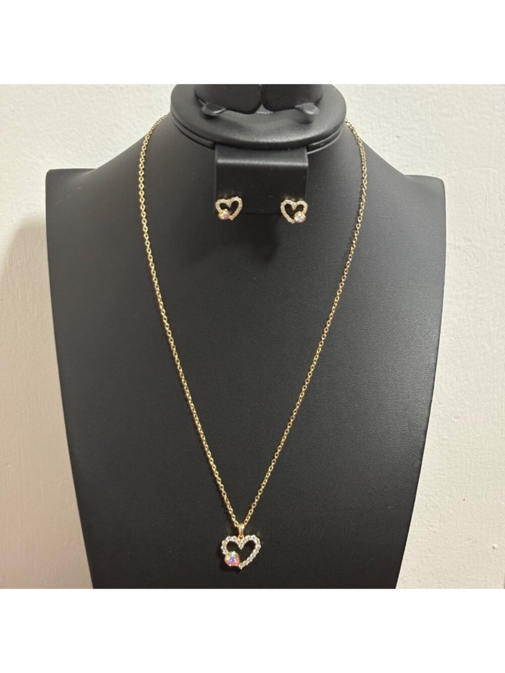 Xuping Jewelry Gold Pleated Heart Necklace & Earring Set Gold Tone white zirconi